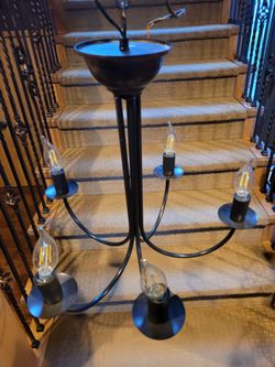 Light Fixture / Shandaler With 5 Light Bulbs