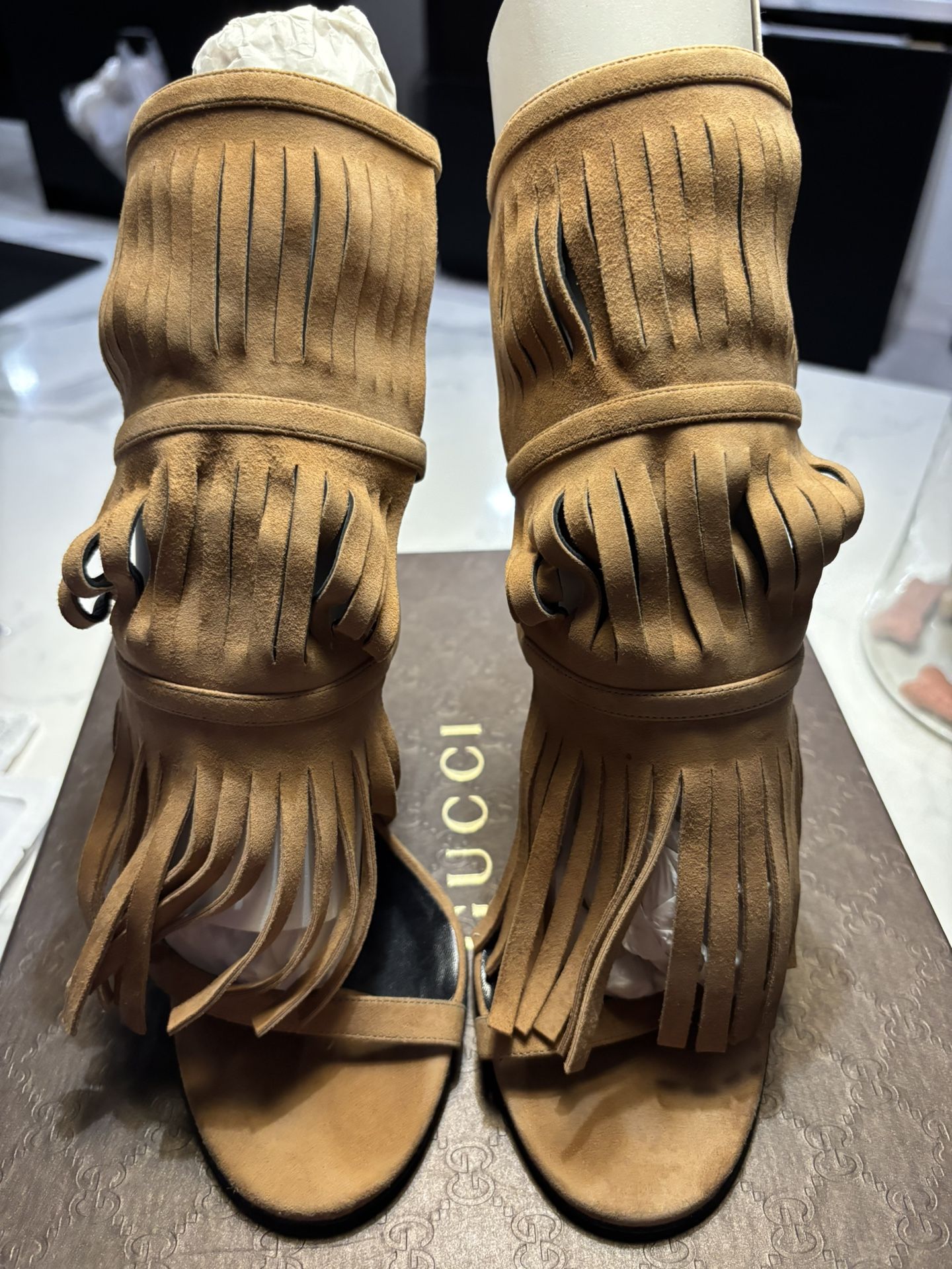 GUCCI SAND CAMELIA FRINGE HEELS SIZE 37