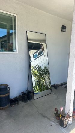 Standing mirror