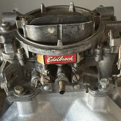 Edelbrock Carburetor 1400
