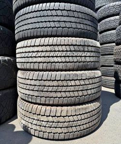 275/60/20 Goodyear Selling a set of 4 tires in excellent condition 🫡
