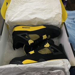 Jordan 4 Retro Thunder 