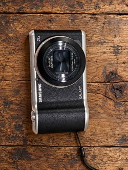 Samsung point and shoot Galaxy digital camera with 21x zoom photography