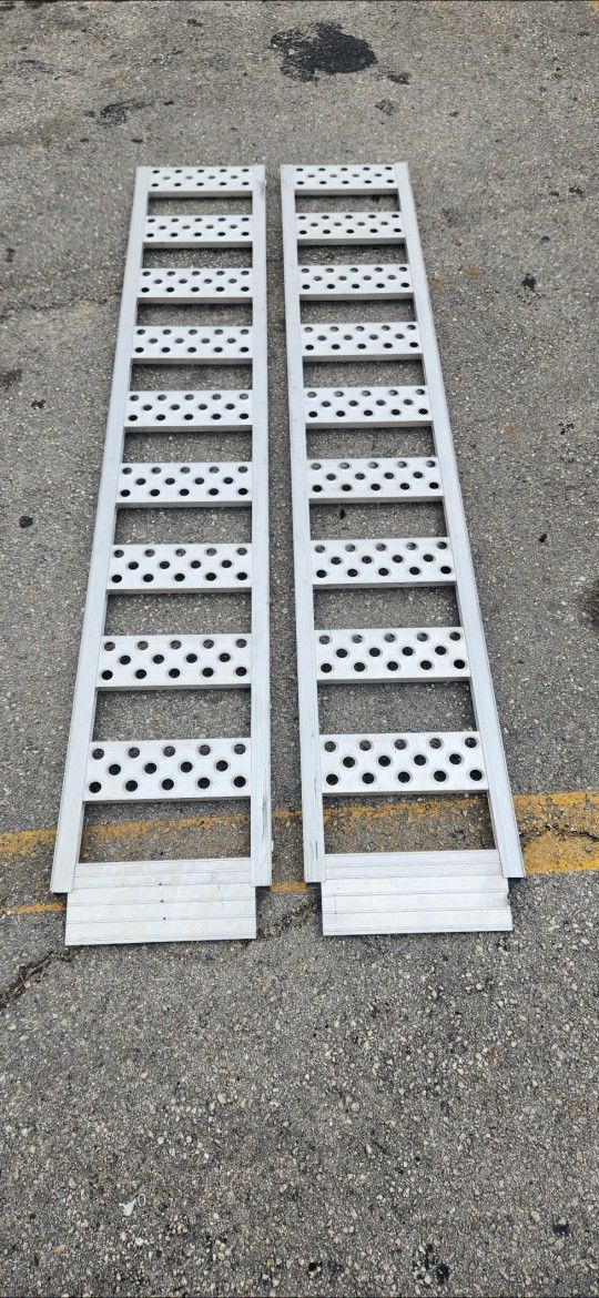 REESE Explore Sport XL Ramps - Straight Loading Ramps 13 in. X 77 in., 1,250 lbs. Capacity, Pair