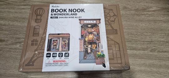 Wooden book nook miniature