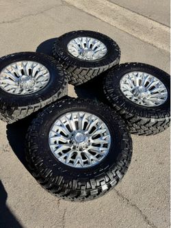 20” Fuel TRAX Wheels on 38” Nitto Trail Grappler M/T Tires for Ford F250 F350 and Excursion 8x170