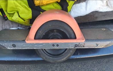 One wheel pint!!      (NO CHARGER!!!!)