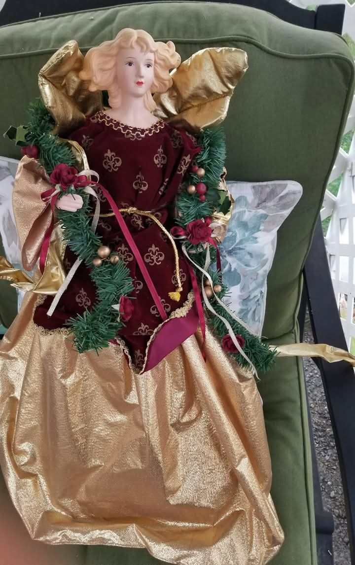Angel tree topper