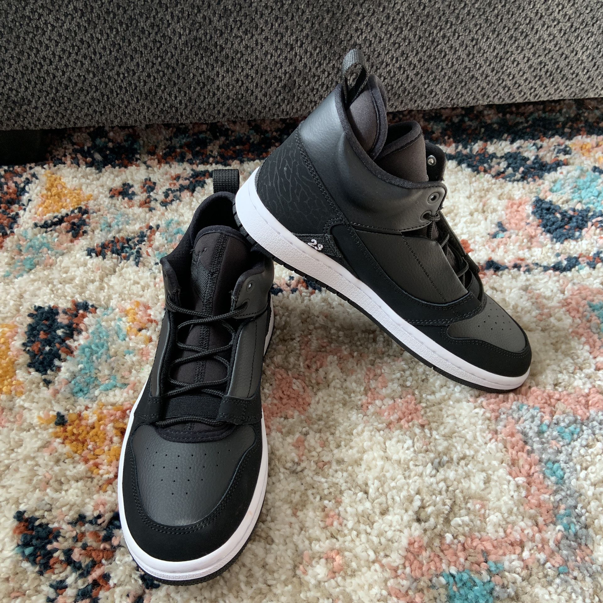 NWOB Nike Jordan Fadeaway GS Sneakers. Size 6 Youth / 7.5 Women's
