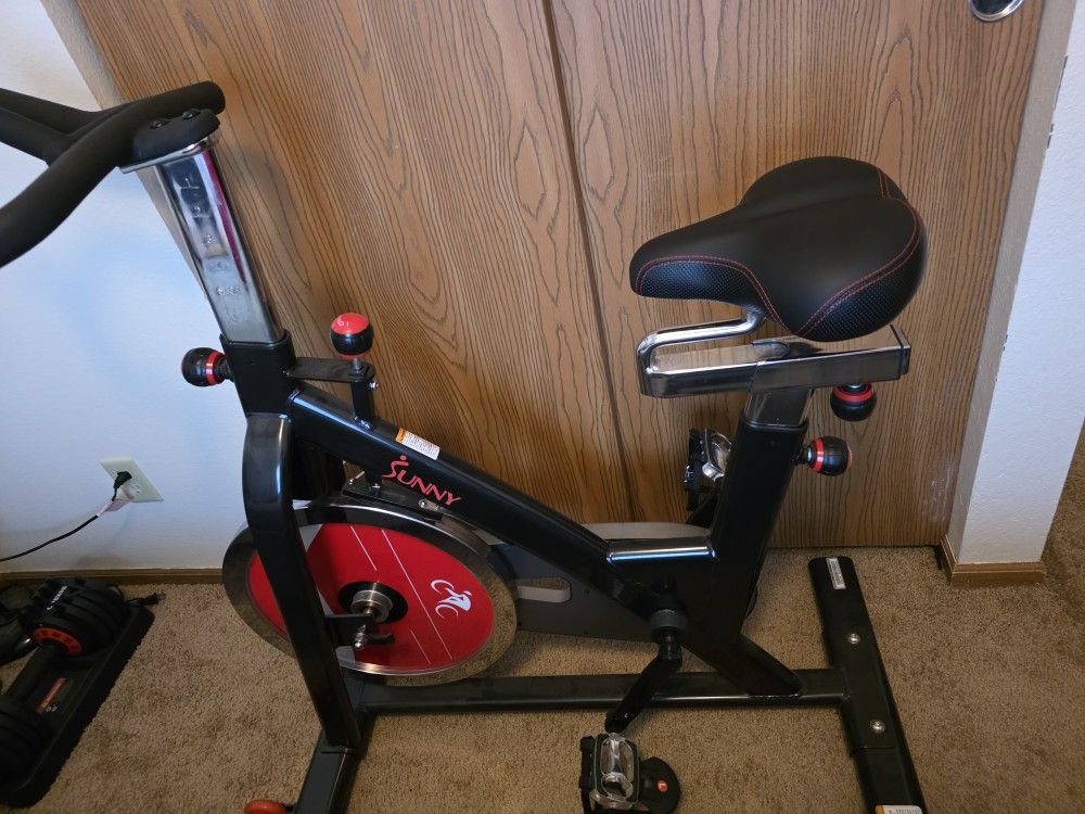 Sunny Health & Fitness Heavy-Duty Indoor Stationary Exercise Bike
