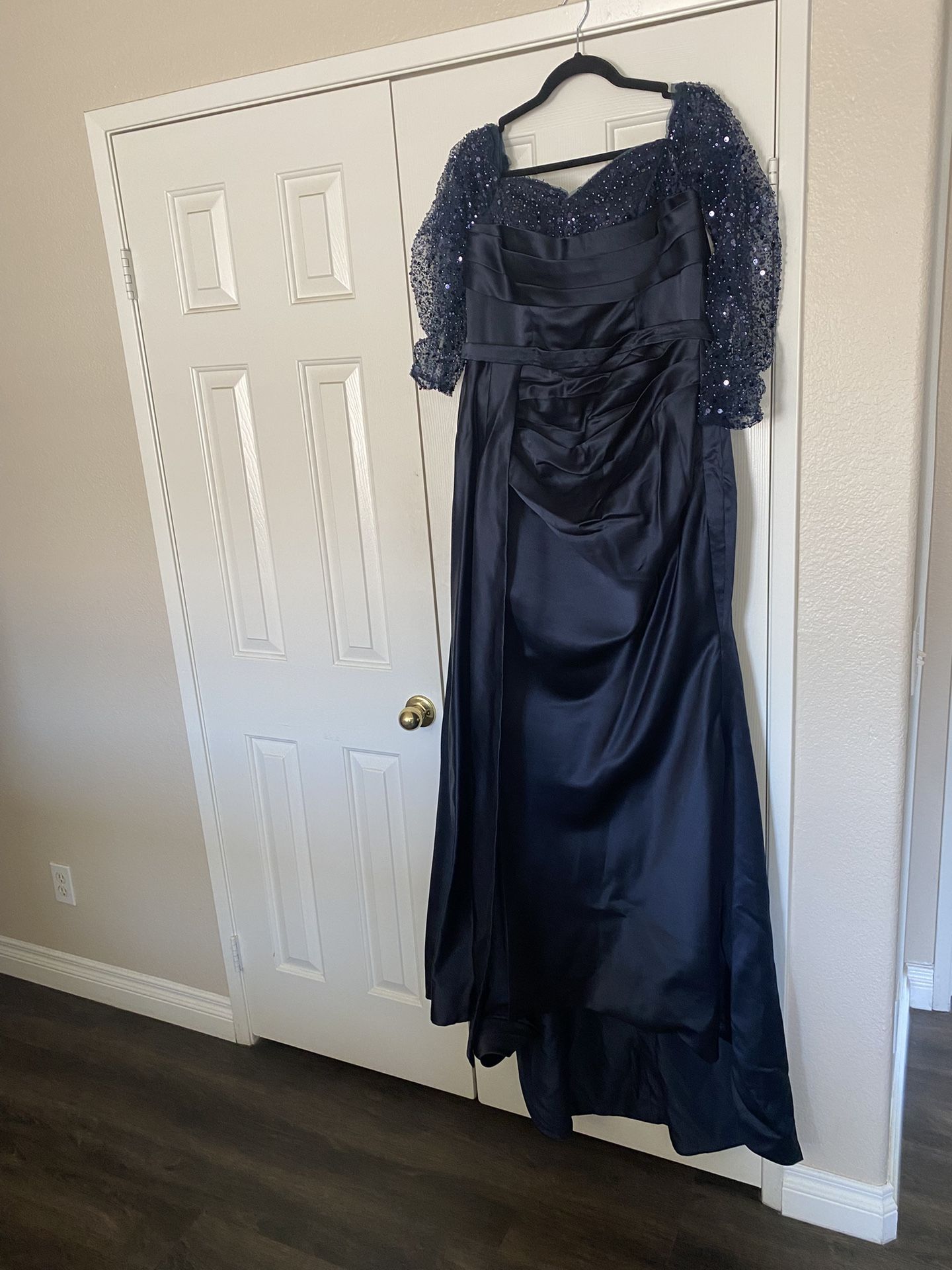 Beautiful Dress Size 6 And 8 Available $60 Each