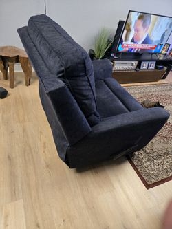 Plush Recliner No Tears, No Stains,