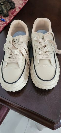 Sneakers Cream New Size 10