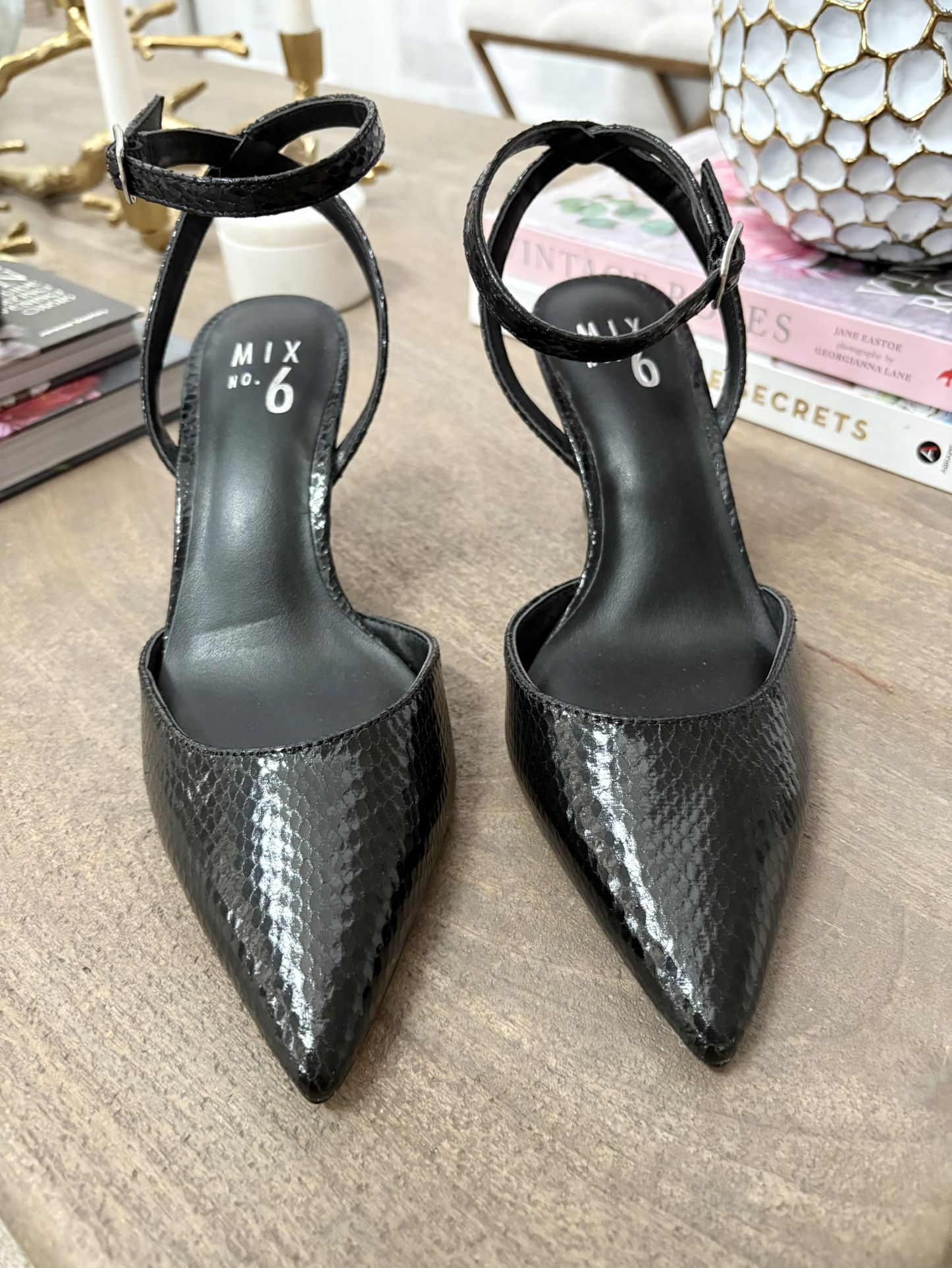 New Women’s Size 6 Black Faux Snakeskin Heels