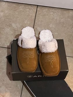 New never worn ARIAT Jackie Square toe slippers women’s