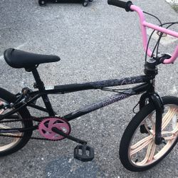 Mongoose Bicycle in excellent conditions for $35