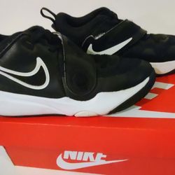Nike Team Hustle D 11 youth size 5.5