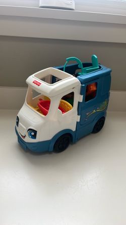 Fisher-Price DFV78 Little People Songs & Sounds Camper Playset