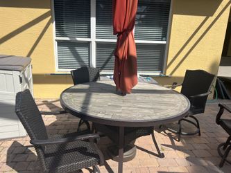 Patio Round Table w/6 Chairs