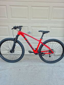TREK X-CALIBER 7 MOUNTAIN BIKE, 29ER, ROCKSHOX AIR SHOCK (MEDIUM FRAME)
