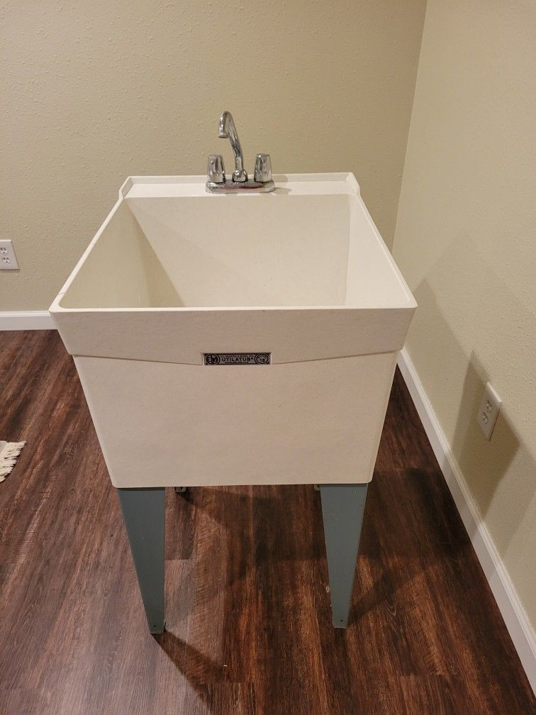 Laundry/Utility Sink with Faucet