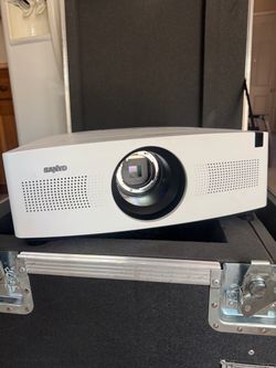 Sanyo PLC-WTC500L LCD WXGA Projector 5000 Lumens NO LENS