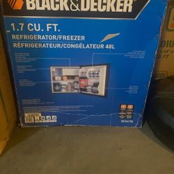 Black & DECKER MINI FRIDGE FOR SALE
