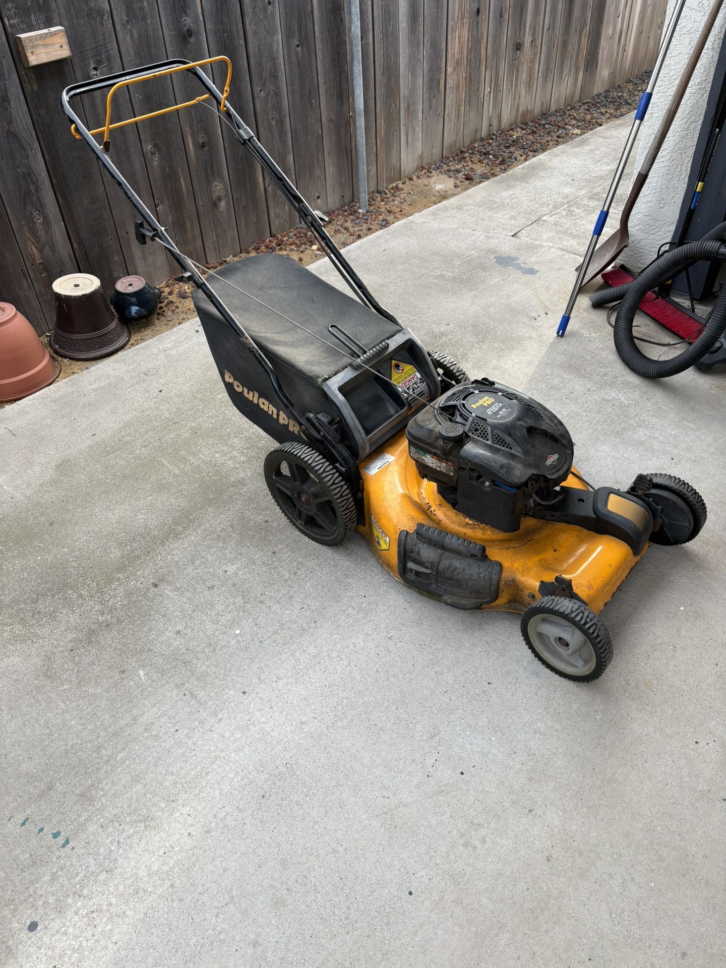 Lawnmower Poulan