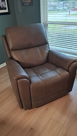 Flexsteel Electric leather recliner