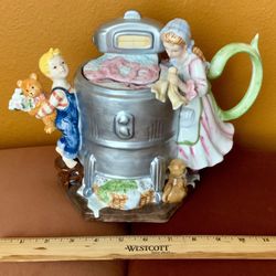 COLLECTIBLE TEAPOT, “WASH DAILY” VINTAGE, GREAT GIFT (SALE)