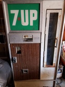 Vintage 7 up machine
