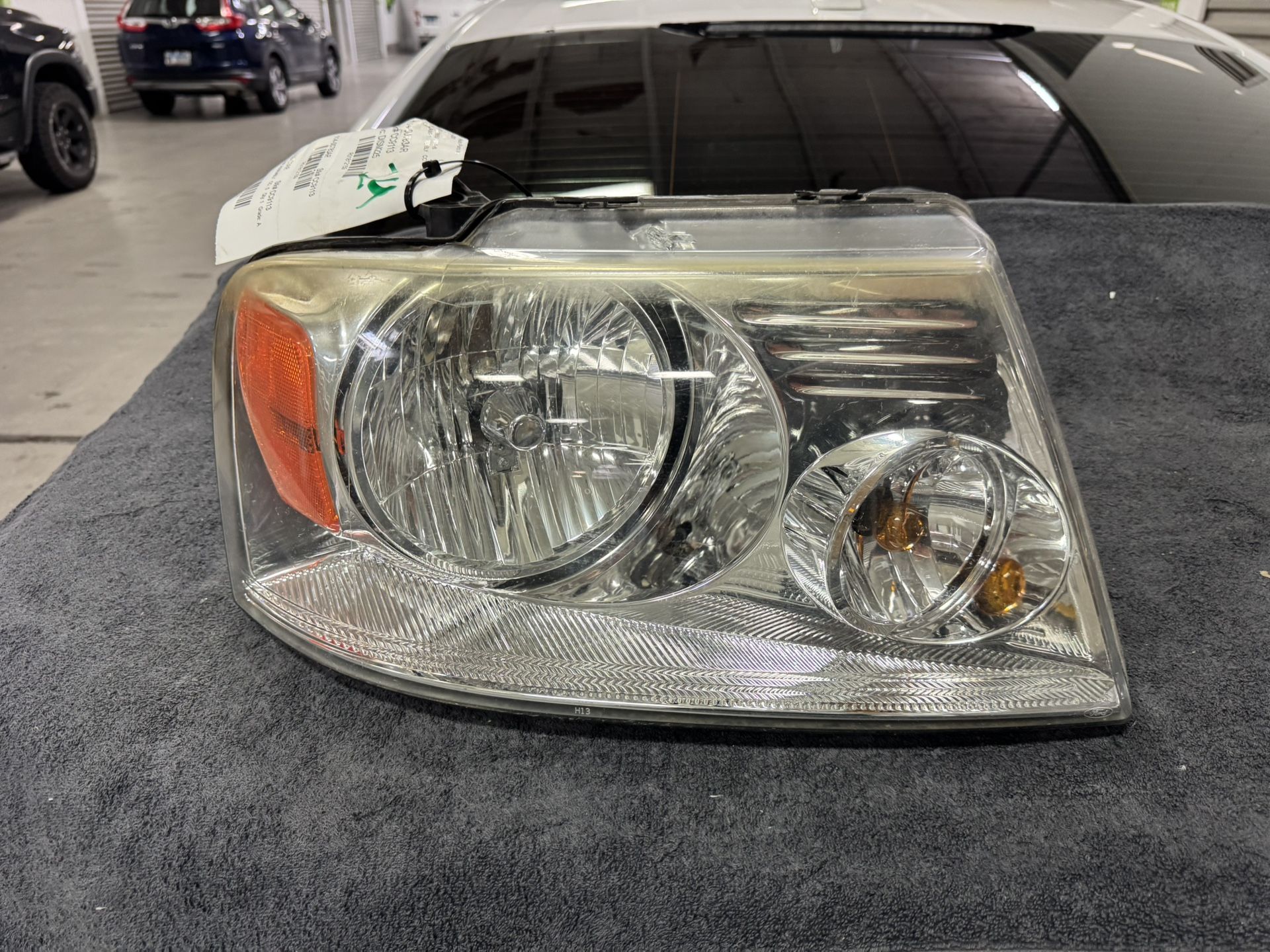 Passenger Right Headlight Bright Background Fits 04-08 FORD F150 PICKUP PA3
