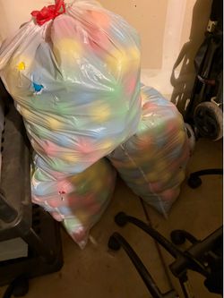Colorful play balls
