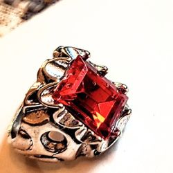 Shinny Red Glass Gemestone Vintage Ring 