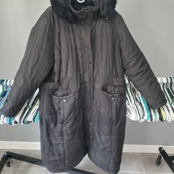 WARM! Plus Size Women's Long winter coat 2x With Black faux Fur hoodie