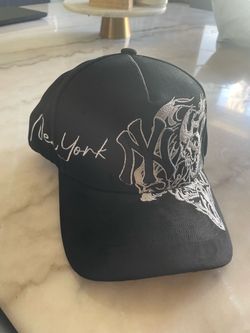 Custom NY Yankees "New York" Graphic – Black with White Embroidery