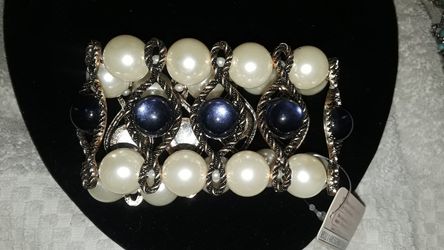 Fabulous light Purple beads White Bracelet