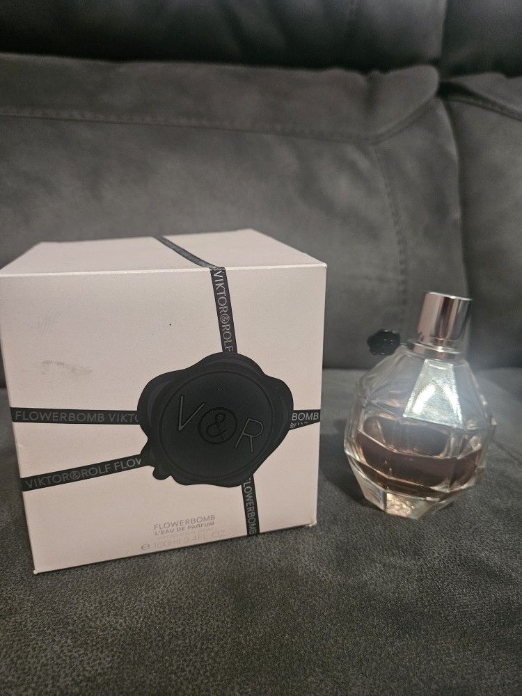 Flowerbomb Eau De Parfum by Viktor & Rolf