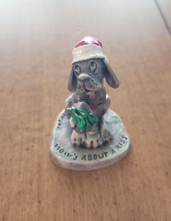 Vintage Hallmark 1978 Little Gallery Pewter Figurine "How's About a Kiss" Dog