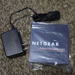NETGEAR 5-Port Gigabit Ethernet Unmanaged Switch (GS105NA) - Desktop or Wall Mount