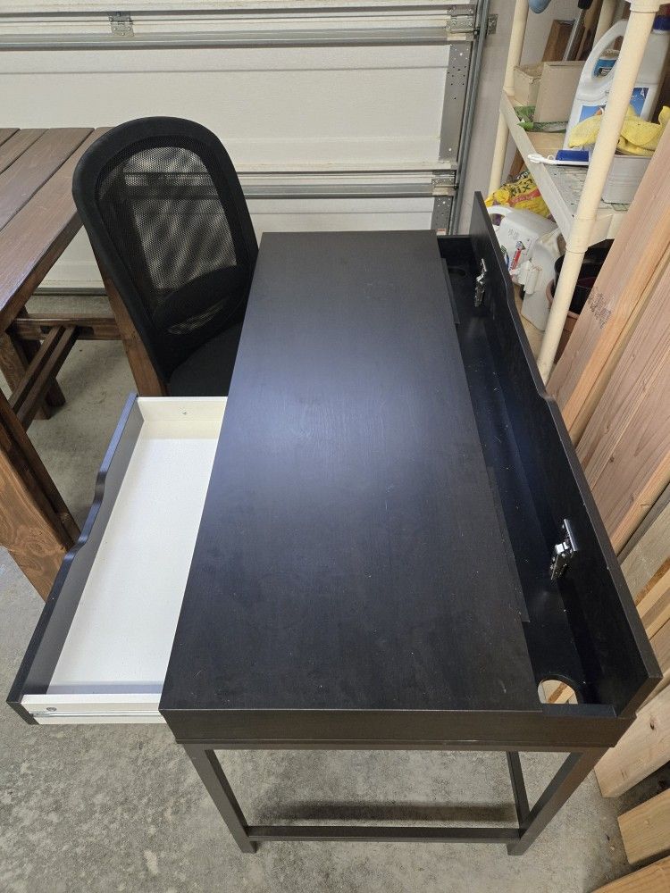 OFFICE DESK & CHAIR