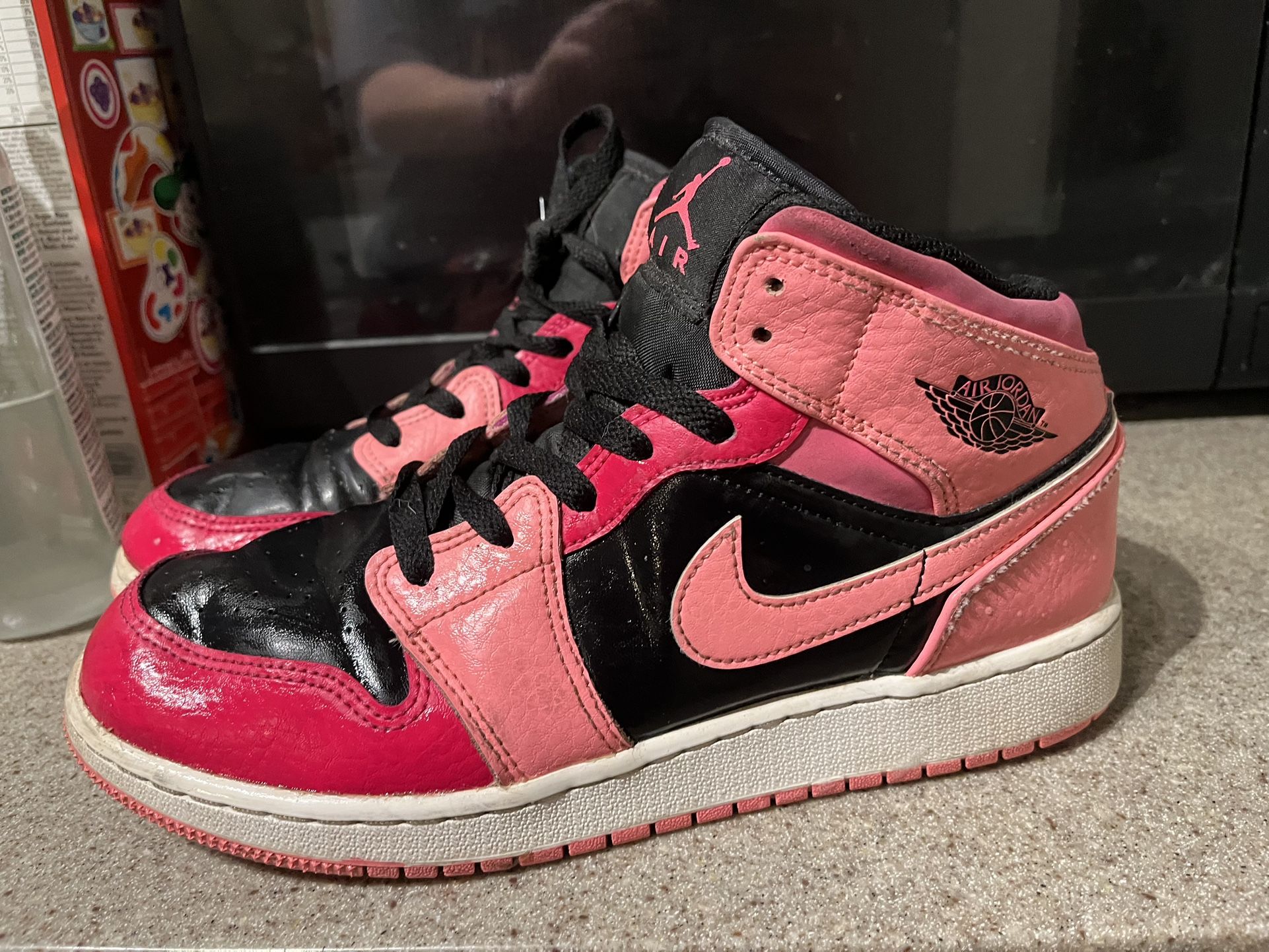 6.5y Air Jordan 1s Need Gone By Saturday