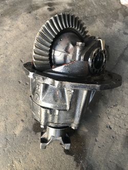 1978 Ford f-100 Rear end & differential Gear 2.75. 28 spline. 9” ..no positivo