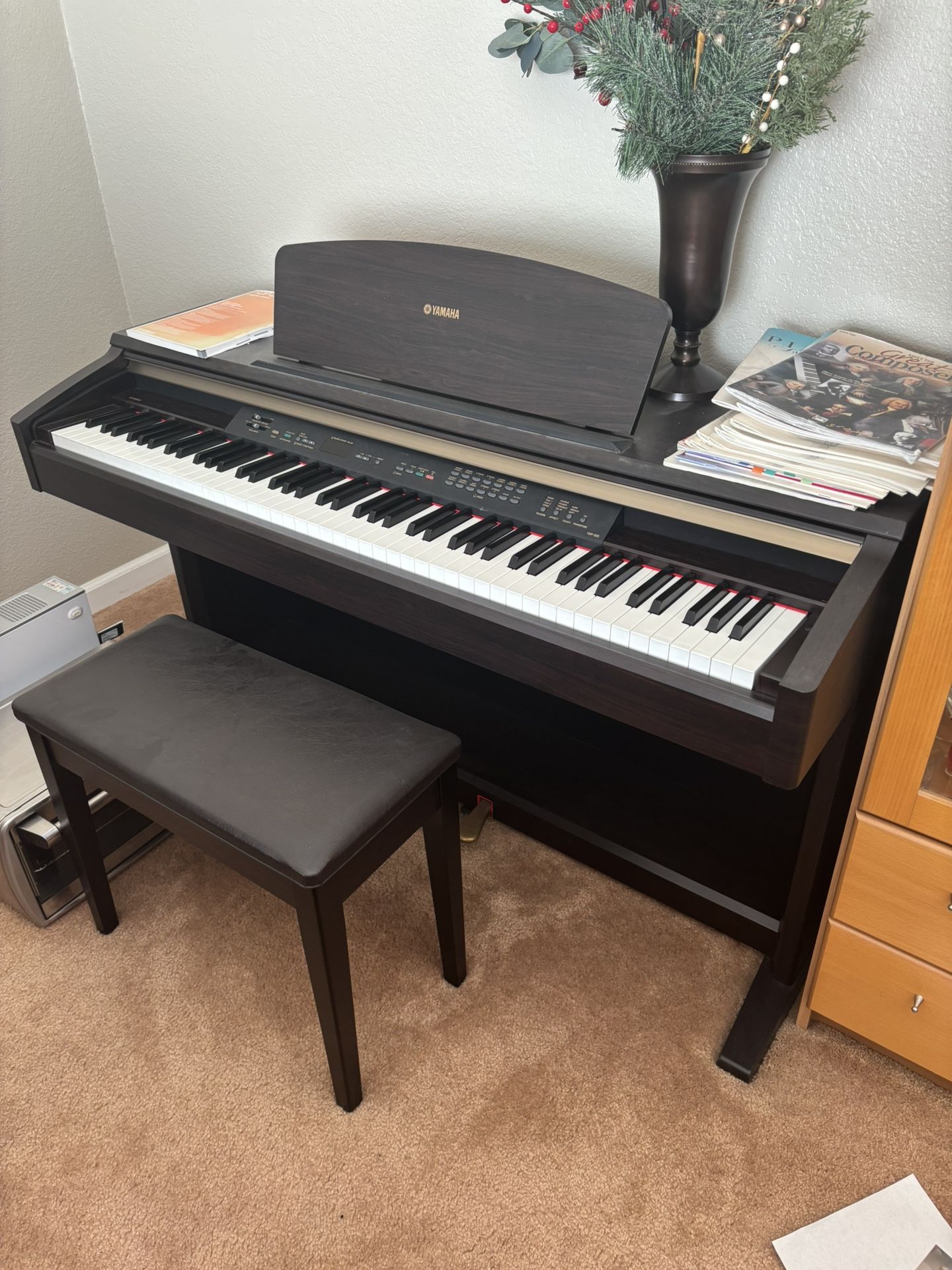 Yamaha YDP-223 Piano