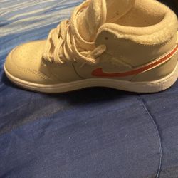 Jordan Mid Utility