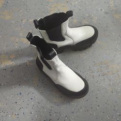 Chelsea boots with a chunky lug sole. Size 8.5