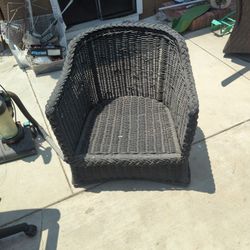 (FREE) Black Woven Lawn Chair