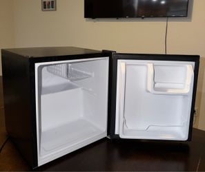 Small Hisense fridge one door
