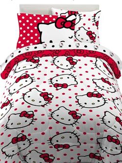 TWIN BEDING SET FOR SALE. HELLO KITTY BRAND NEW