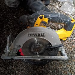 The DeWalt 20V MAX Circular Saw DCS391B is a cordless circular saw that has a 460 mwo, 5250 rpm moto